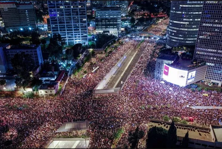 Protesta masive në Izrael, presion Netanjahut për marrëveshjen e pengjeve