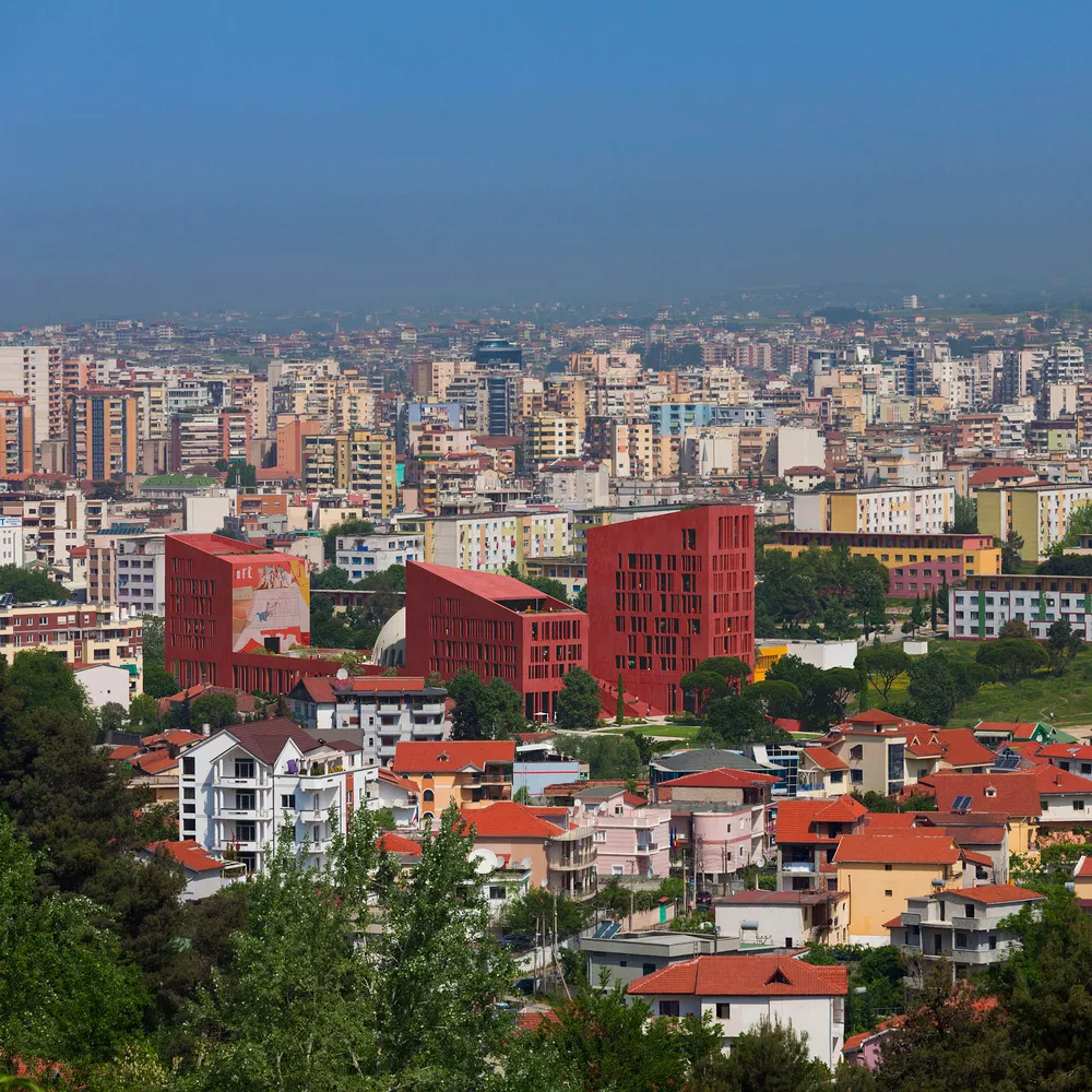 Kolegji Europian i Tiranës, prezantohen detaje të projektit (FOTO)