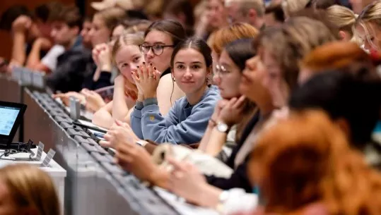 Pragu i notës mesatare, më i lartë për sociologjinë në Shqipëri se për mjekësinë në Itali