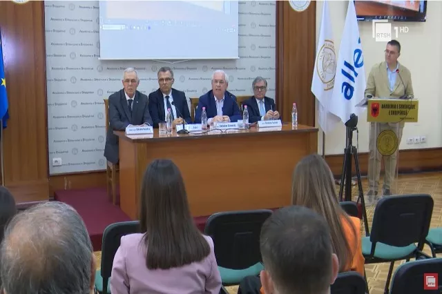"Kur shita Partinë"! Akademia e Shkencave promovon librin e akademikut Skënder Gjinushi