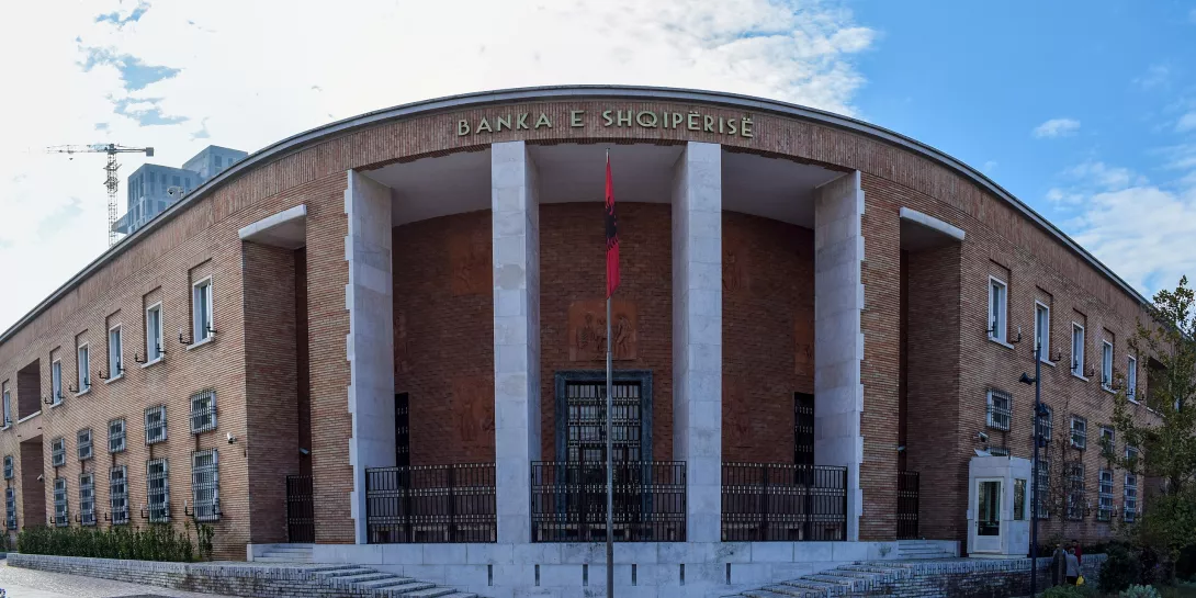 Falimentoi më 2017, Banka e Shqipërisë toleroi kredi 220 mln euro për Kurum!!!