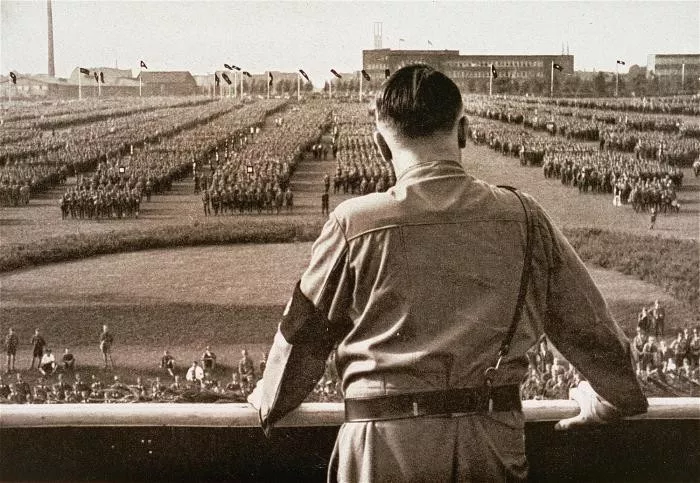 Hitlerin e shpjegon më mirë Politika sesa Historia