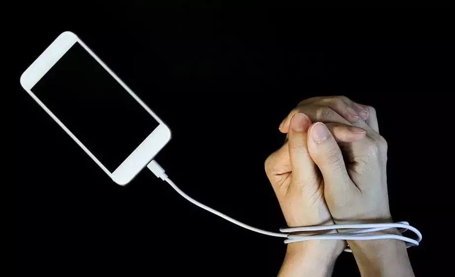 Smartfonët na kanë marrë shumë nga vetja – a ka kthim pas?