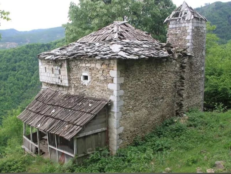 Vetëm varrezat mbetën pa u rijetëzuar!