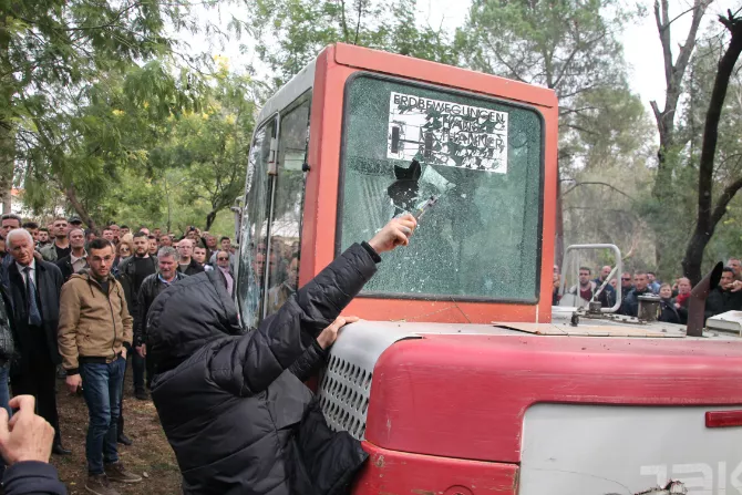 Protesta përpara ligjit